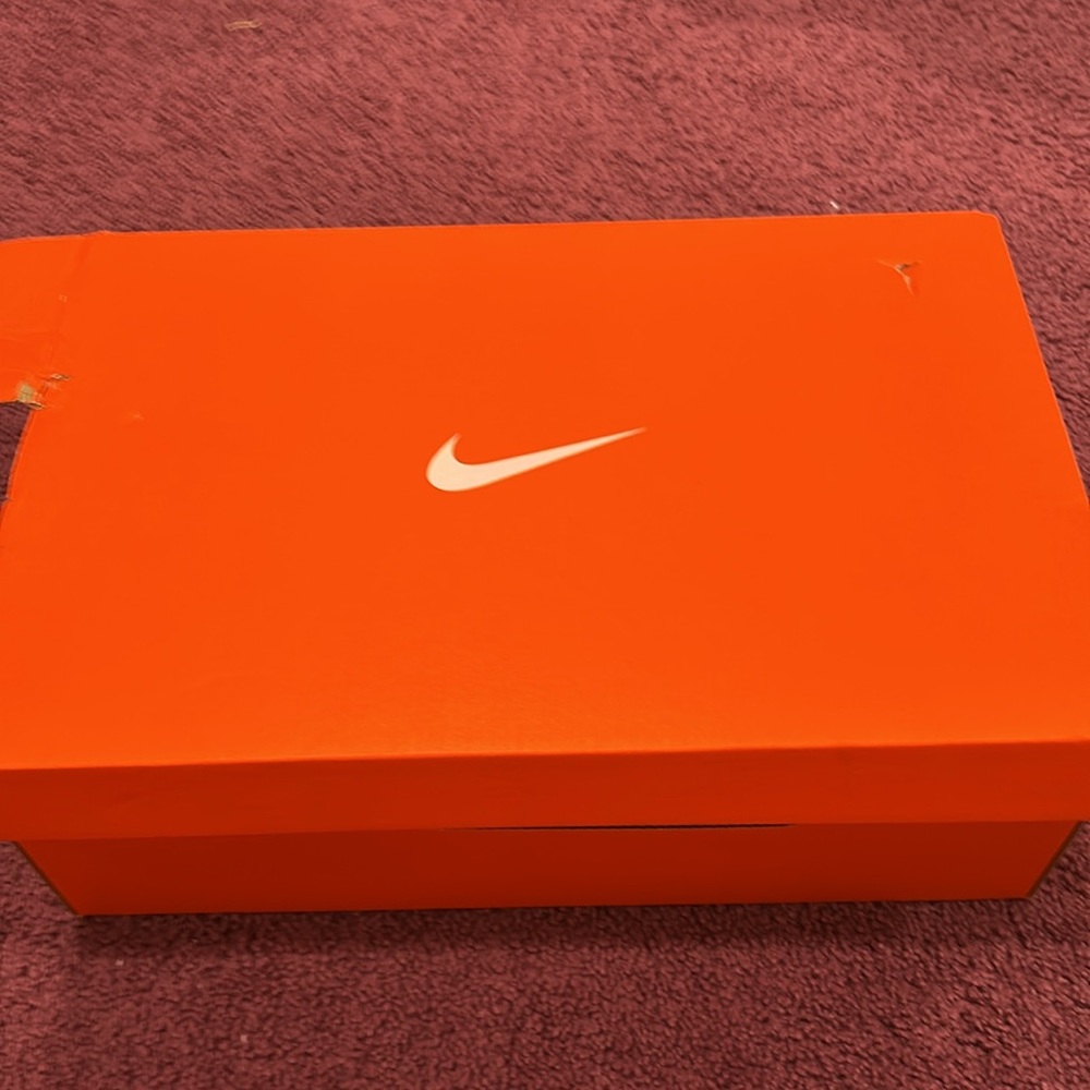 Nike Revolution seven shoes with tags never worn size 10.5 in men’s - Picture 2 of 6